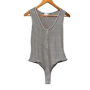 NYTT Ribbed Knit Striped Sleeveless Button Front Bodysuit Black Cream